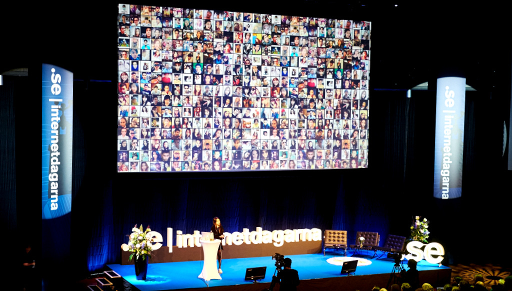 Sougwen Chung at Internetdagarna 2014 - Phöto by Tobias Bjorkgren