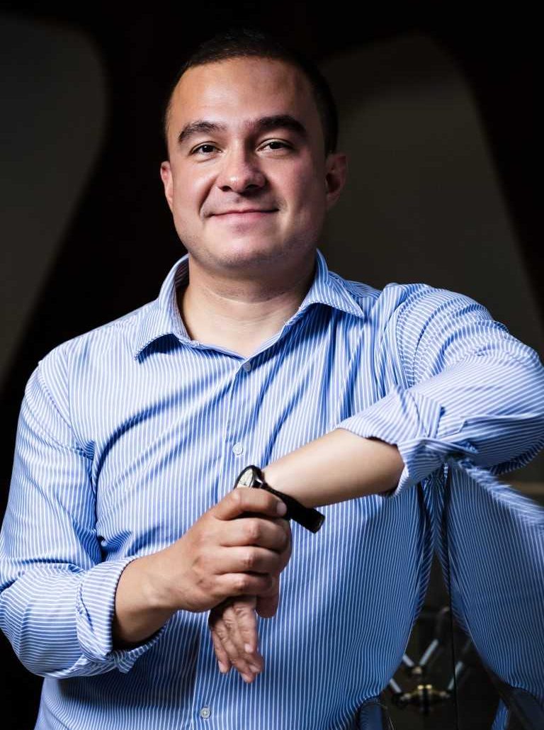 Javier Espinoza Speaker